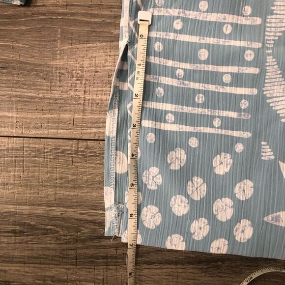 vintage peter popovitch women’s size M light blue white unique  print top - Picture 6 of 10